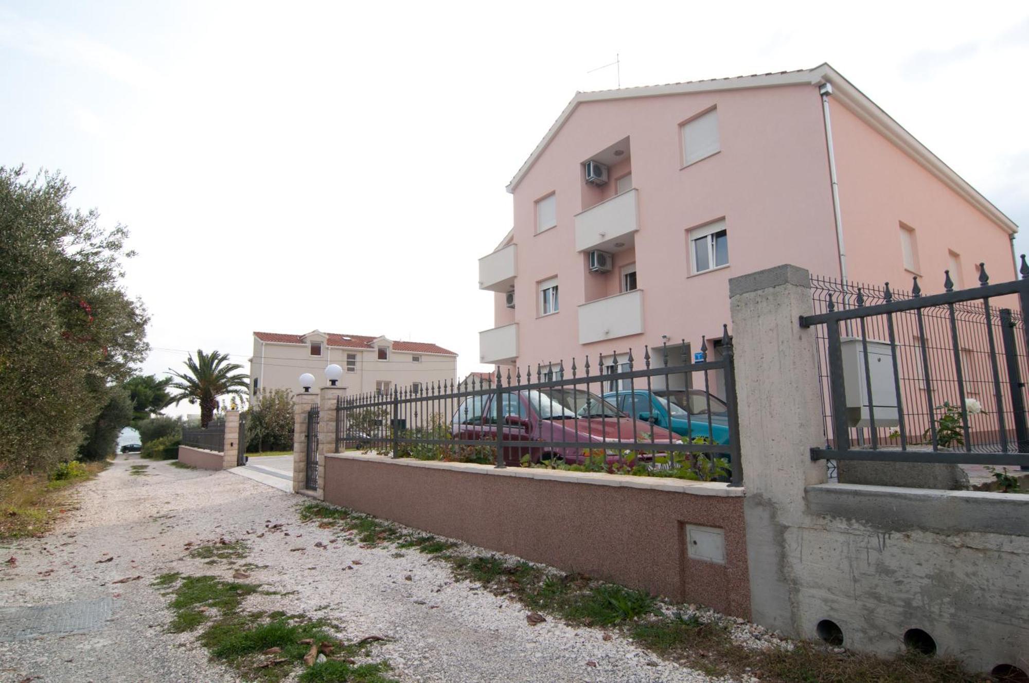 Joseph'S Apartments By The Sea Kaštela Buitenkant foto